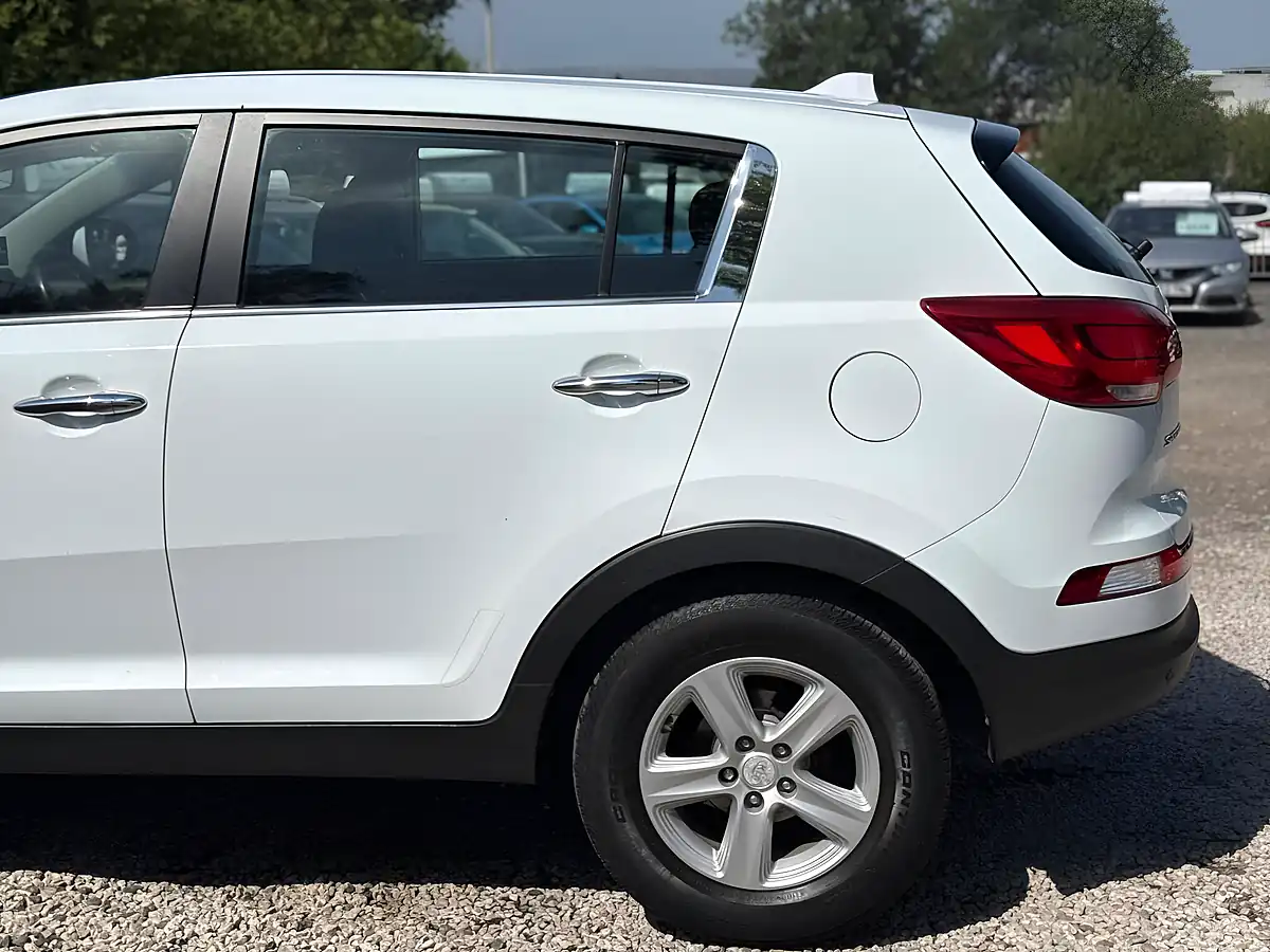 Used 2015 Kia Sportage Ecodynamics 1 White - Interior and Exterior details 19