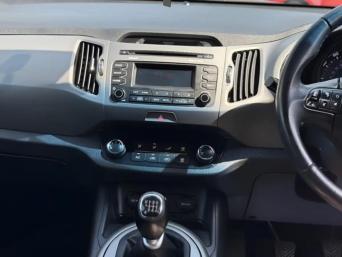 Used 2015 Kia Sportage Ecodynamics 1 White - Interior and Exterior details 20