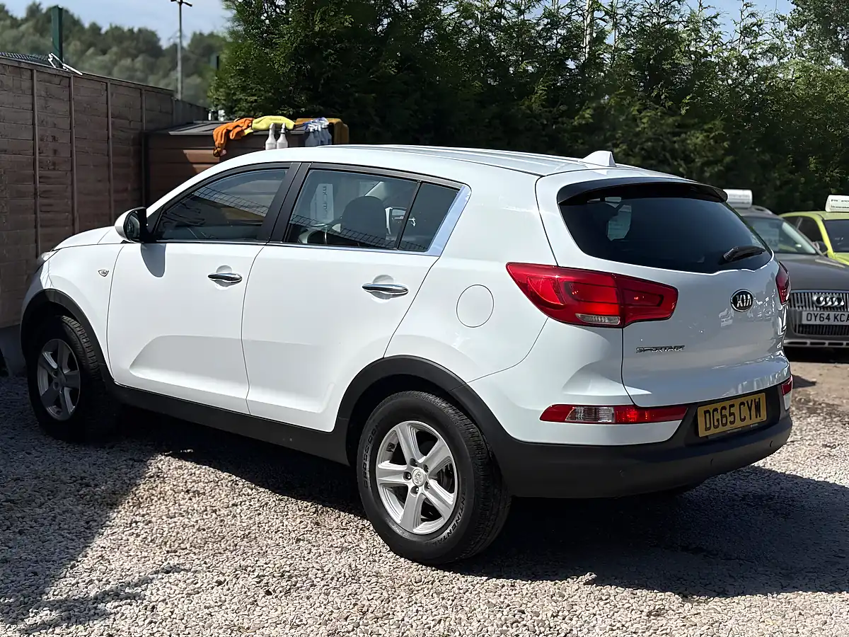 Used 2015 Kia Sportage Ecodynamics 1 White - Interior and Exterior details 4
