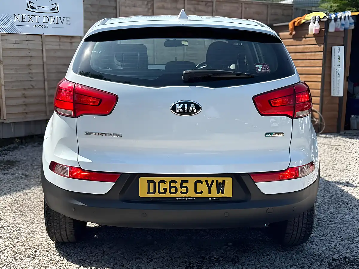 Used 2015 Kia Sportage Ecodynamics 1 White - Interior and Exterior details 8