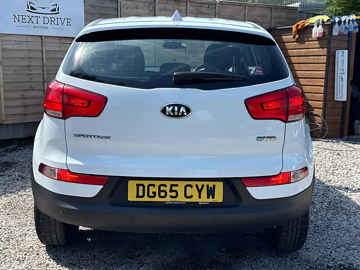 Used 2015 Kia Sportage Ecodynamics 1 White - Interior and Exterior details 9