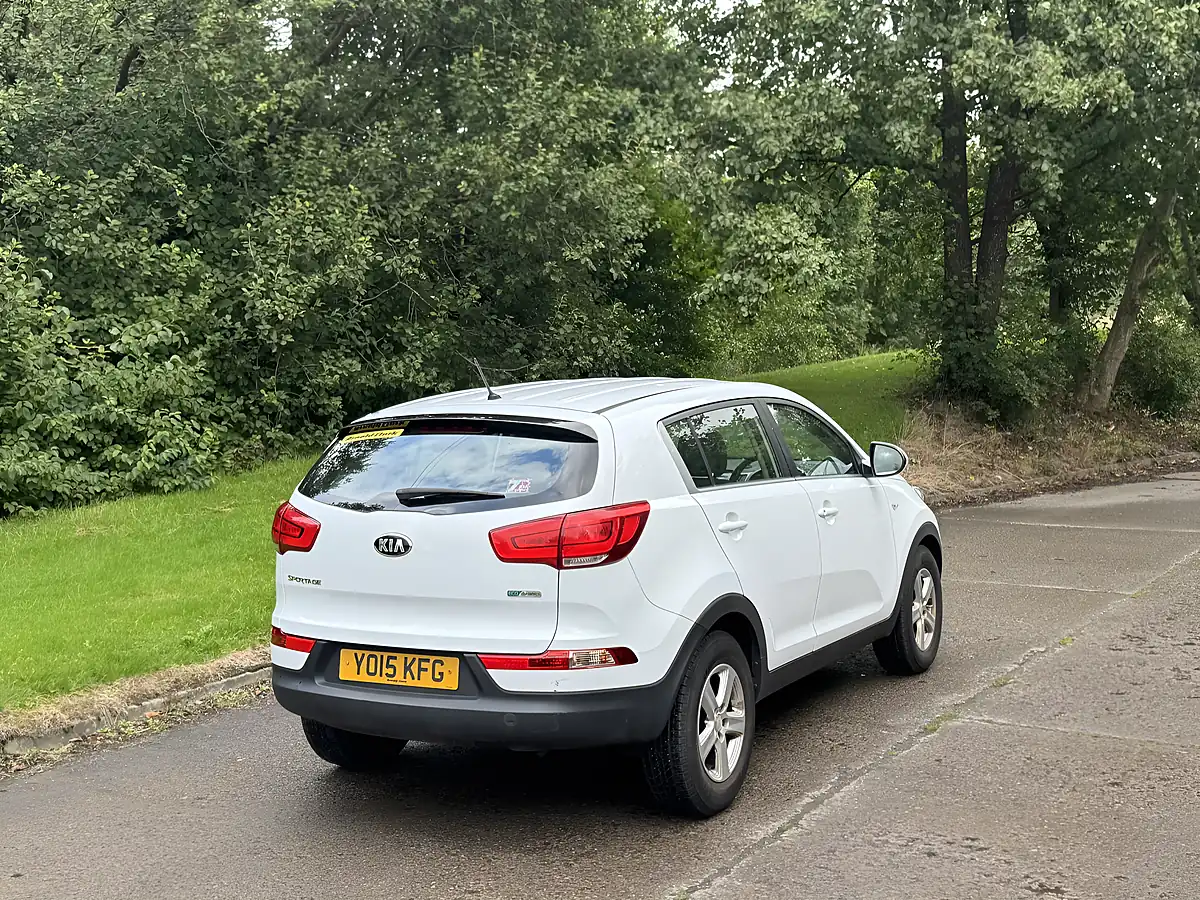 Used 2015 Kia Sportage Ecodynamics 1 White - Interior and Exterior details 10