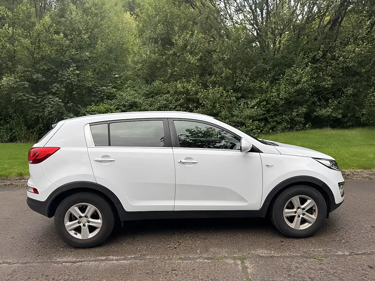 Used 2015 Kia Sportage Ecodynamics 1 White - Interior and Exterior details 11