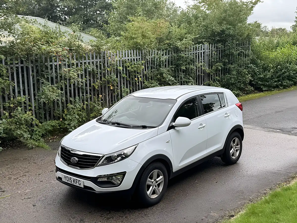 Used 2015 Kia Sportage Ecodynamics 1 White - Interior and Exterior details 4