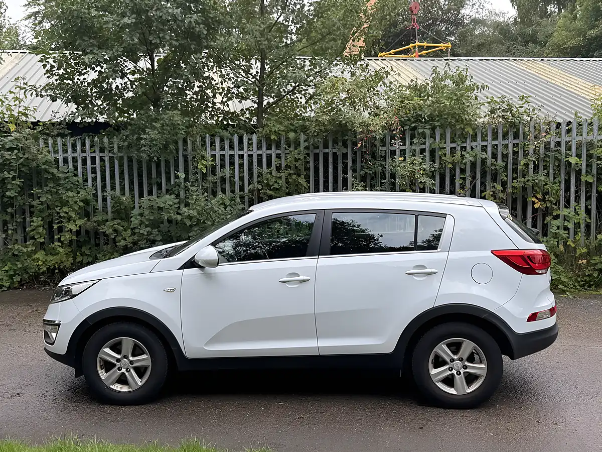 Used 2015 Kia Sportage Ecodynamics 1 White - Interior and Exterior details 6