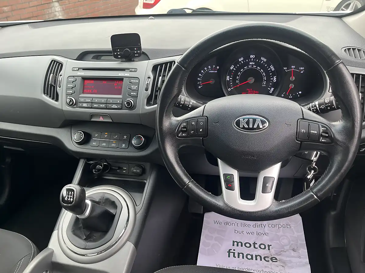 Used 2015 Kia Sportage Ecodynamics 1 White - Interior and Exterior details 10