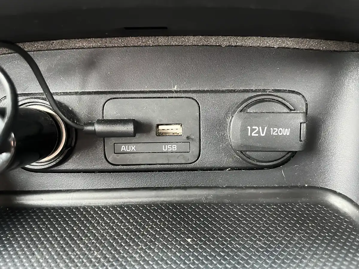 Used 2015 Kia Sportage Ecodynamics 1 White - Interior and Exterior details 13