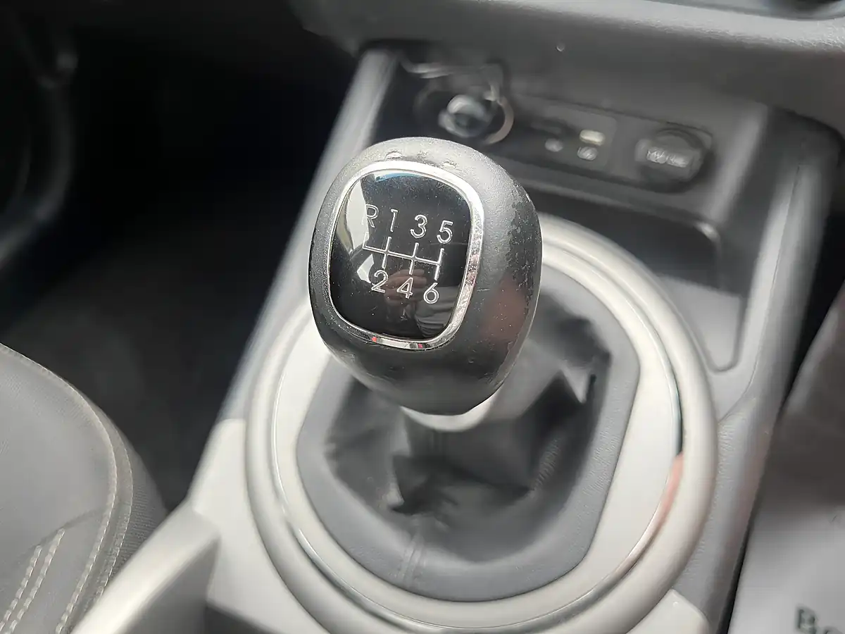 Used 2015 Kia Sportage Ecodynamics 1 White - Interior and Exterior details 16
