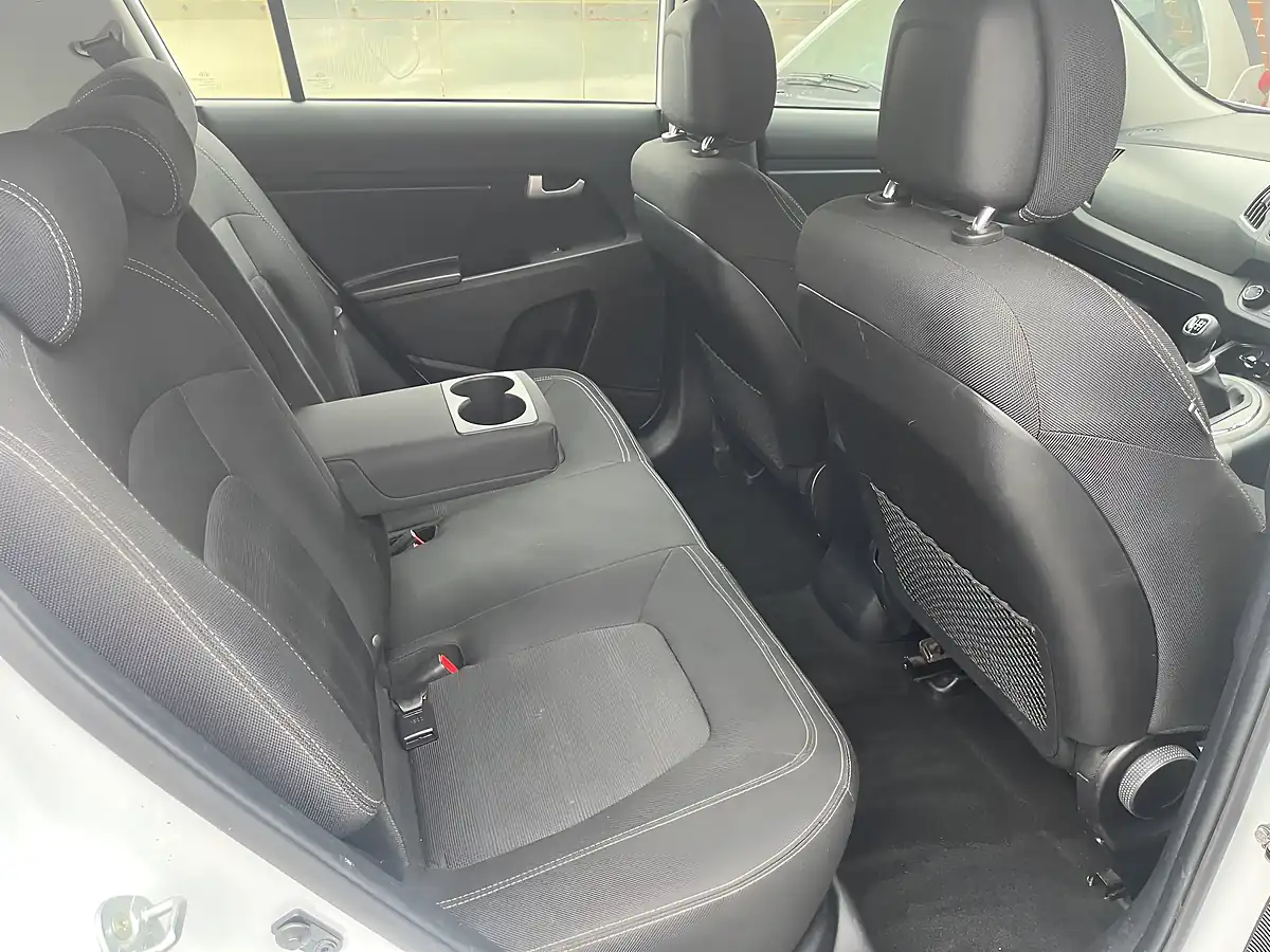 Used 2015 Kia Sportage Ecodynamics 1 White - Interior and Exterior details 18