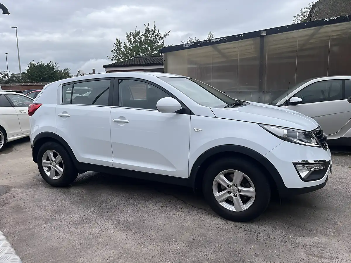 Used 2015 Kia Sportage Ecodynamics 1 White - Interior and Exterior details 4