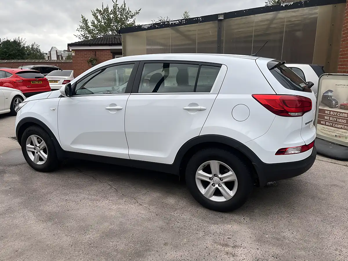 Used 2015 Kia Sportage Ecodynamics 1 White - Interior and Exterior details 7