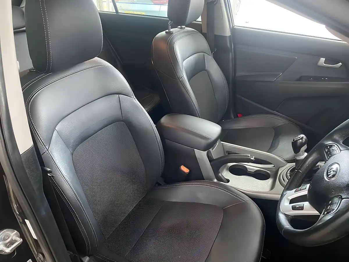 Used 2015 Kia Sportage Ecodynamics 2 Black - Interior and Exterior details 14