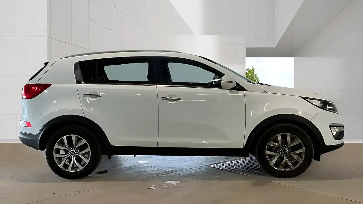 Used 2015 Kia Sportage Ecodynamics 2 White - Interior and Exterior details 5
