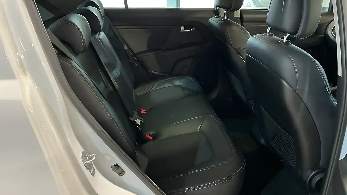 Used 2015 Kia Sportage Ecodynamics 2 White - Interior and Exterior details 8