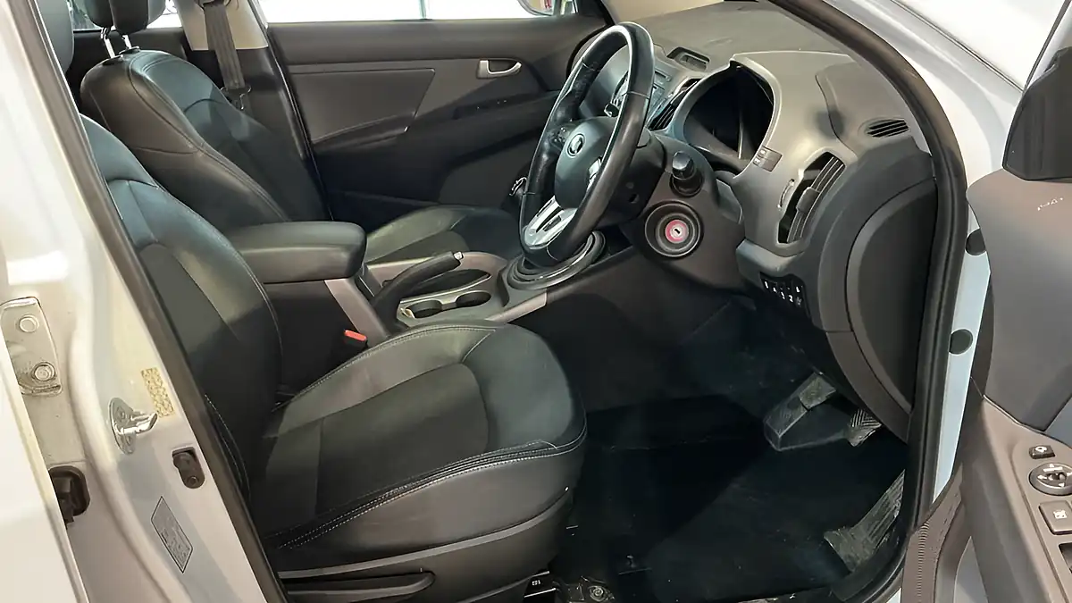 Used 2015 Kia Sportage Ecodynamics 2 White - Interior and Exterior details 9