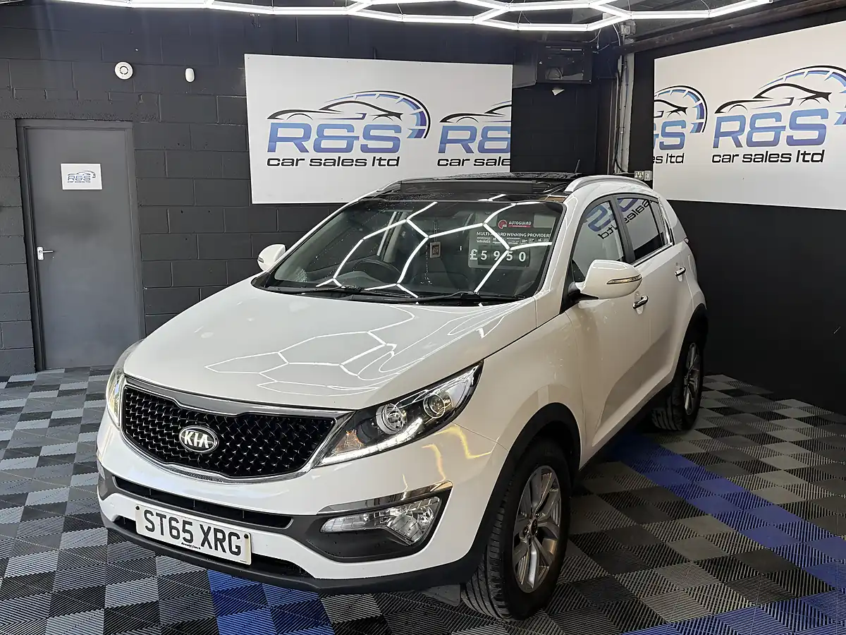 Used 2015 Kia Sportage Ecodynamics 2 White - Interior and Exterior details 11