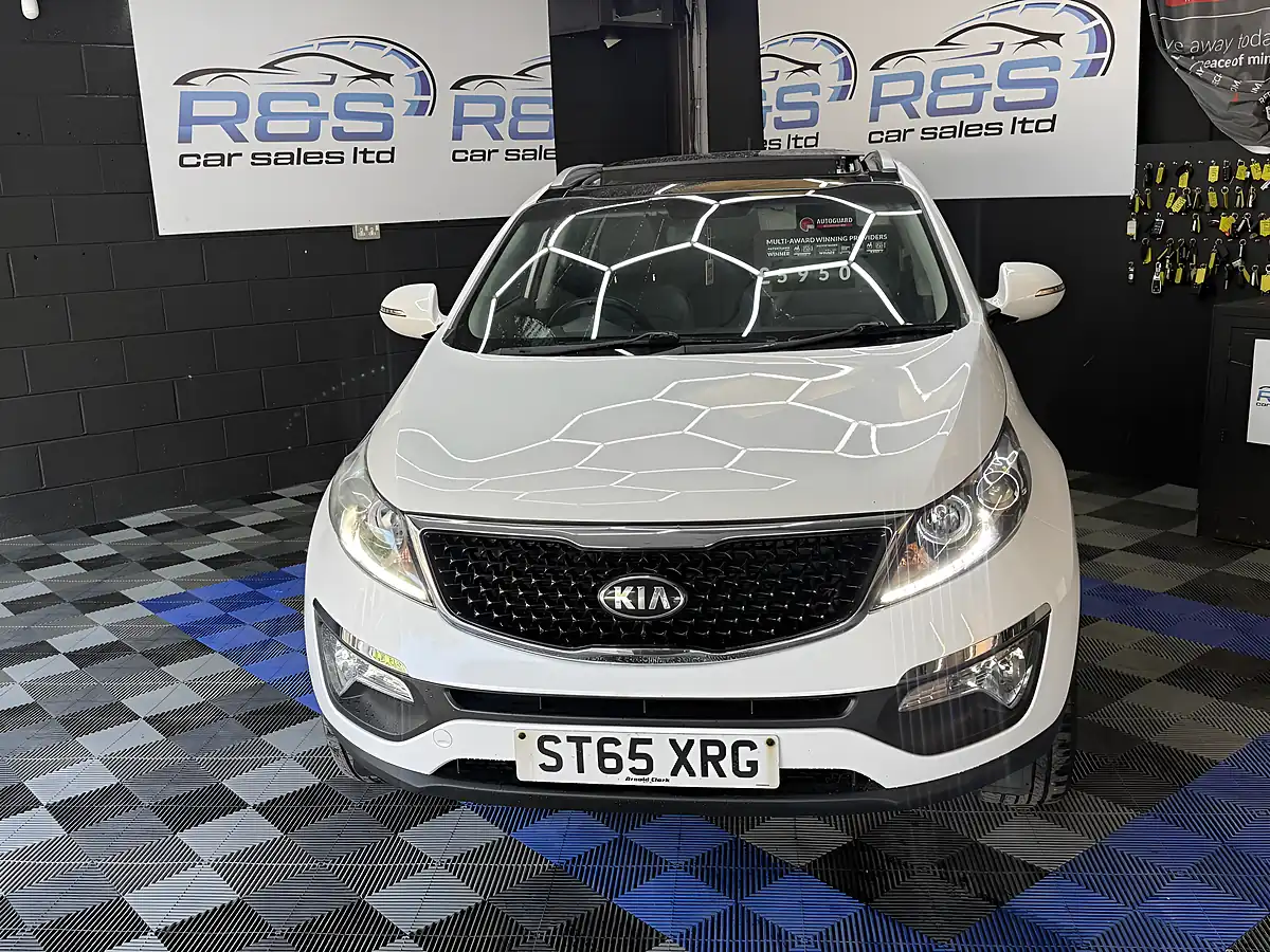 Used 2015 Kia Sportage Ecodynamics 2 White - Interior and Exterior details 12