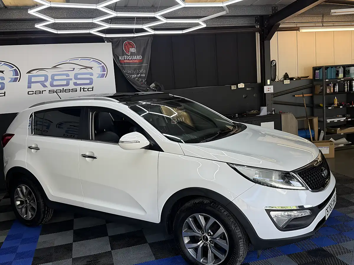 Used 2015 Kia Sportage Ecodynamics 2 White - Interior and Exterior details 14