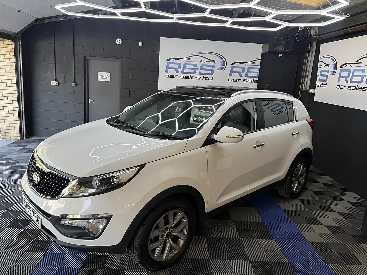 Used 2015 Kia Sportage Ecodynamics 2 White - Interior and Exterior details 15