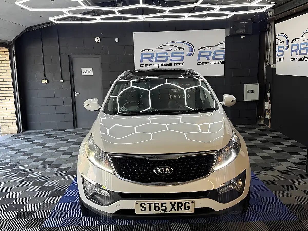 Used 2015 Kia Sportage Ecodynamics 2 White - Interior and Exterior details 3