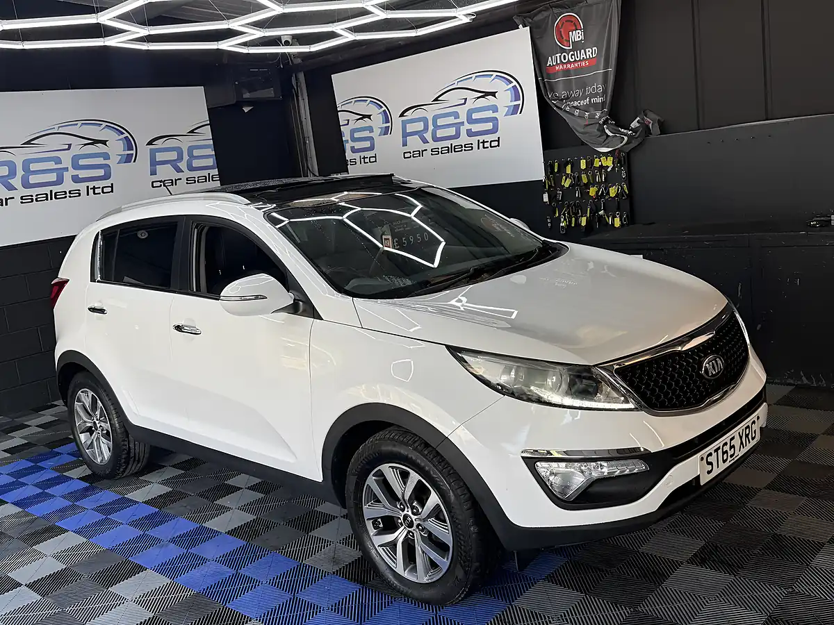 Used 2015 Kia Sportage Ecodynamics 2 White - Interior and Exterior details 4