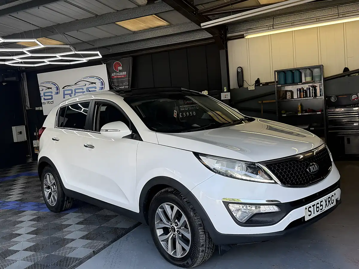 Used 2015 Kia Sportage Ecodynamics 2 White - Interior and Exterior details 5
