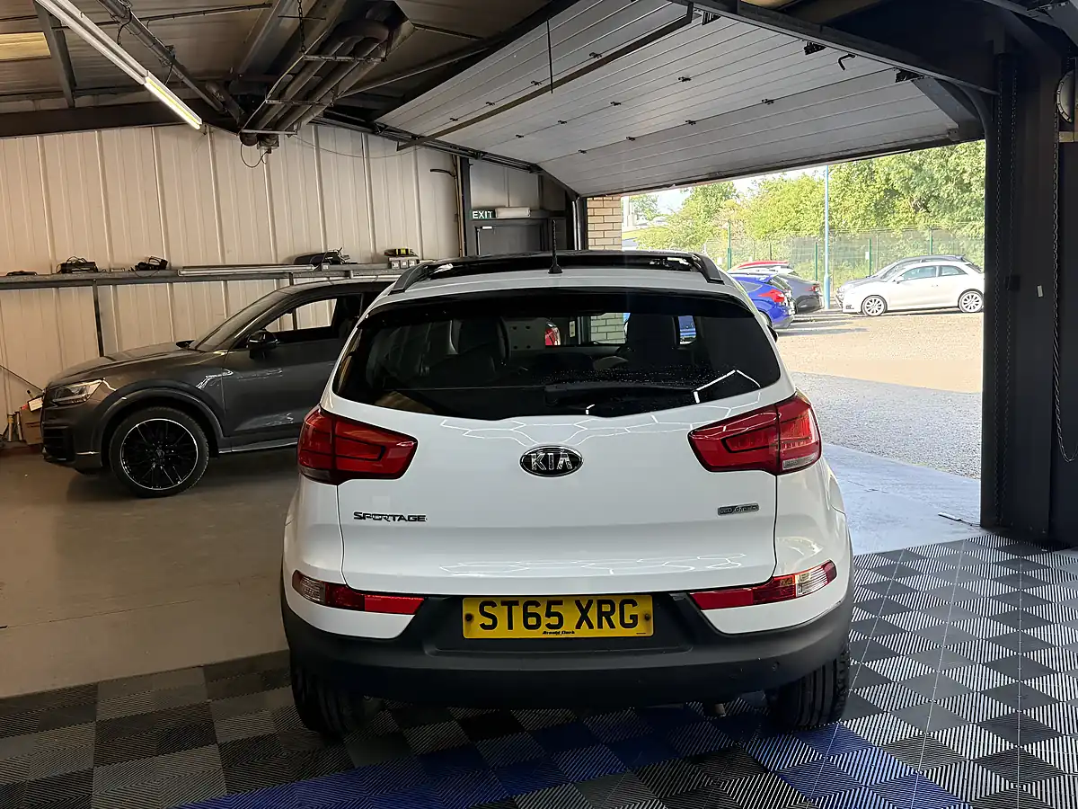 Used 2015 Kia Sportage Ecodynamics 2 White - Interior and Exterior details 8