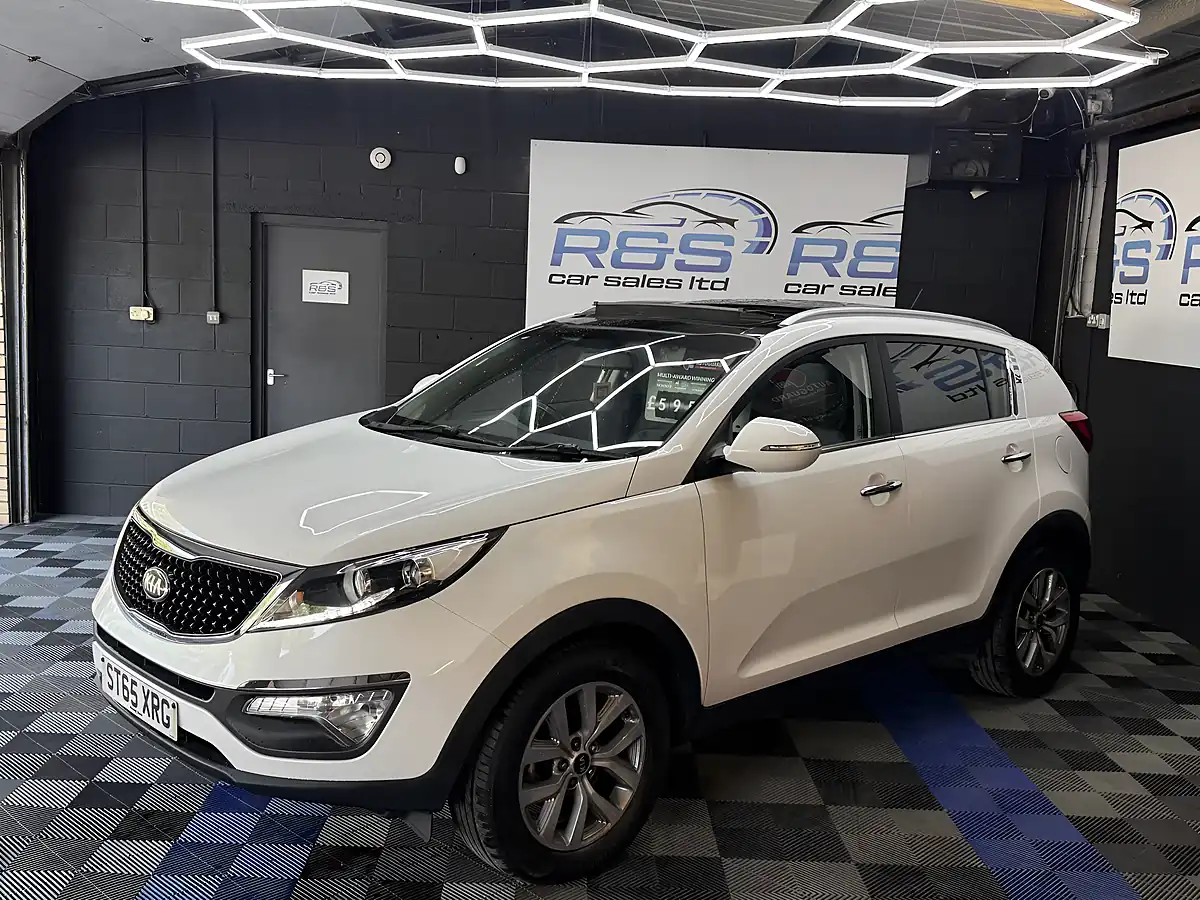 Used 2015 Kia Sportage Ecodynamics 2 White - Interior and Exterior details 9