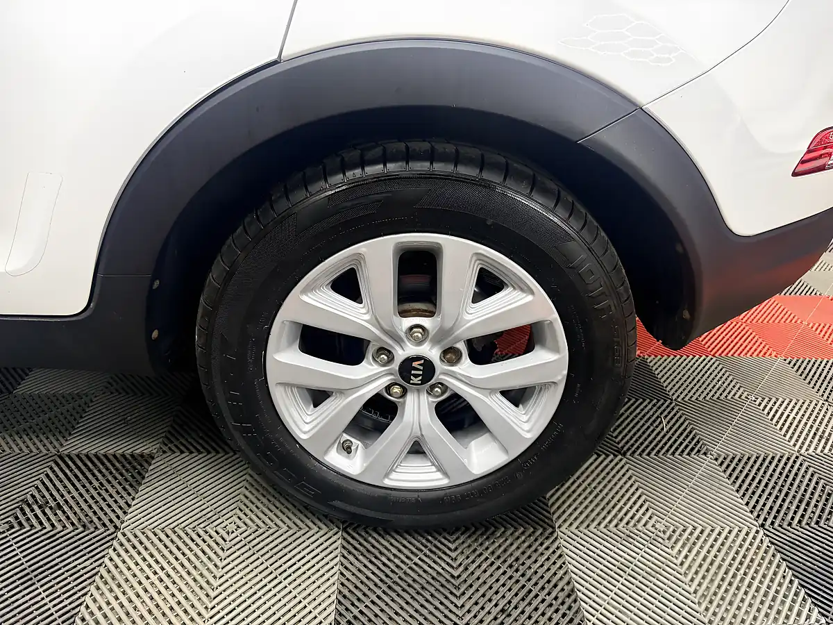 Used 2015 Kia Sportage Ecodynamics 2 White - Interior and Exterior details 12