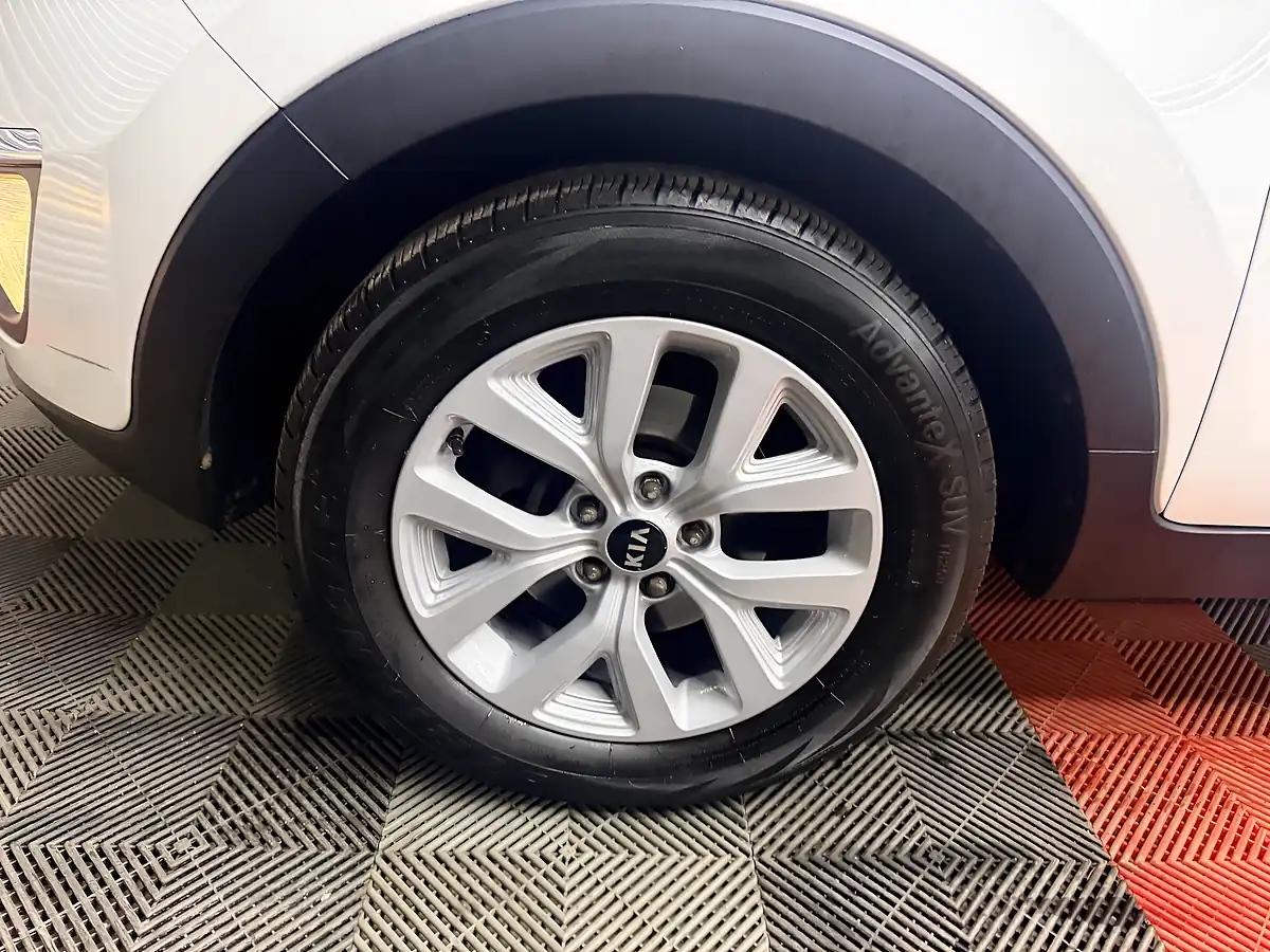 Used 2015 Kia Sportage Ecodynamics 2 White - Interior and Exterior details 13