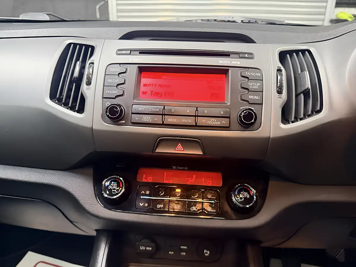 Used 2015 Kia Sportage Ecodynamics 2 White - Interior and Exterior details 18