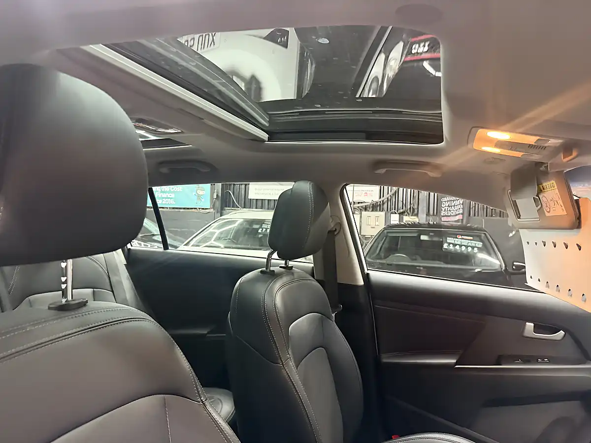 Used 2015 Kia Sportage Ecodynamics 2 White - Interior and Exterior details 19
