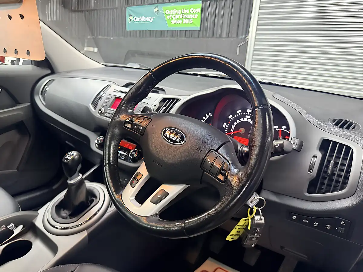 Used 2015 Kia Sportage Ecodynamics 2 White - Interior and Exterior details 20