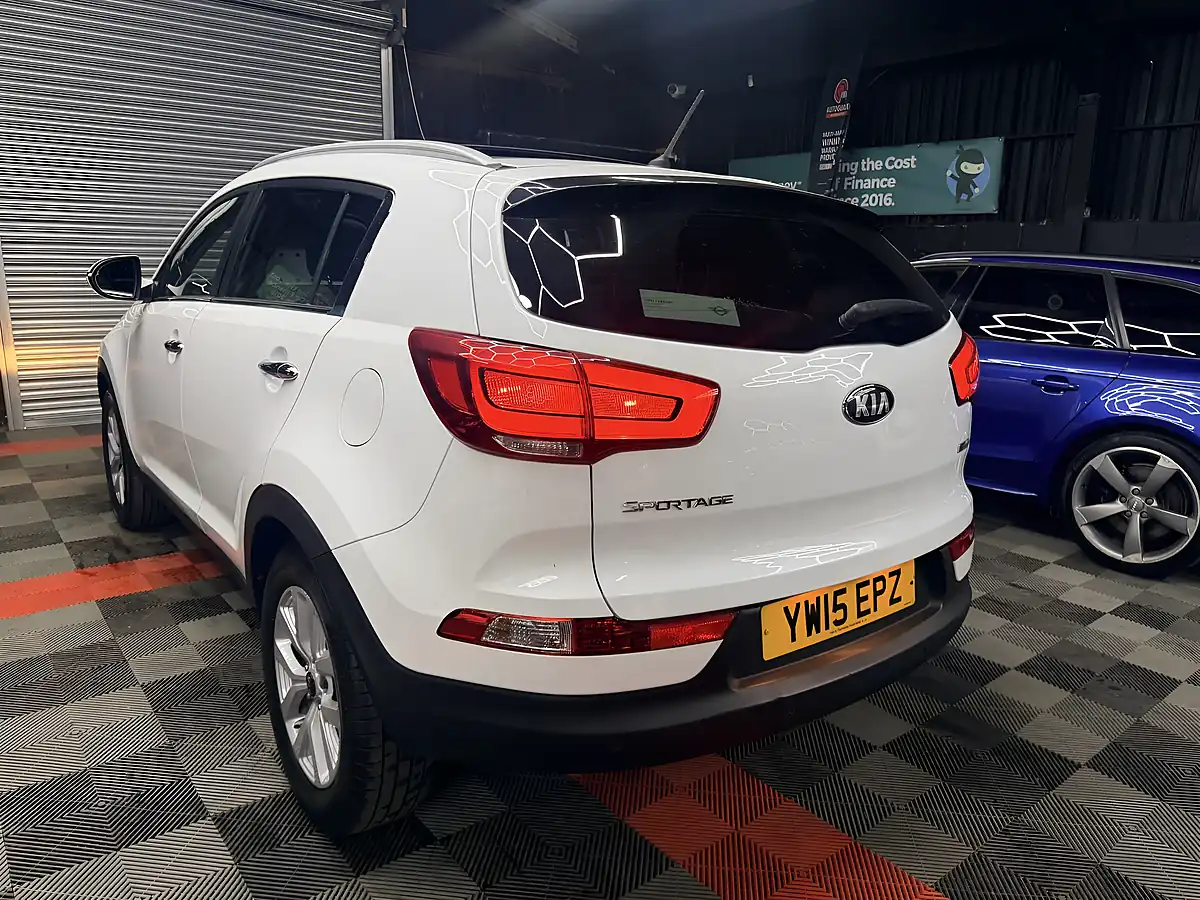 Used 2015 Kia Sportage Ecodynamics 2 White - Interior and Exterior details 3
