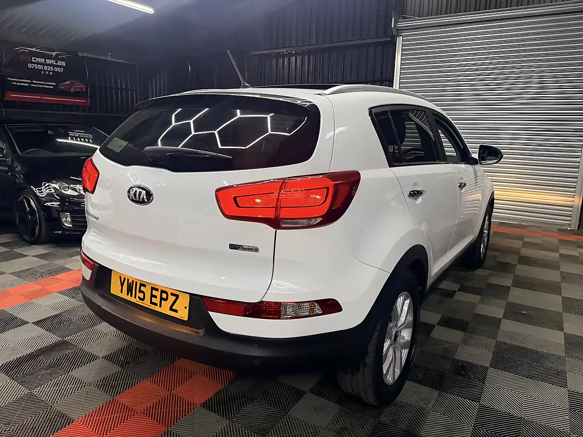Used 2015 Kia Sportage Ecodynamics 2 White - Interior and Exterior details 4