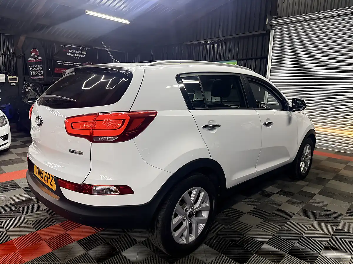 Used 2015 Kia Sportage Ecodynamics 2 White - Interior and Exterior details 5