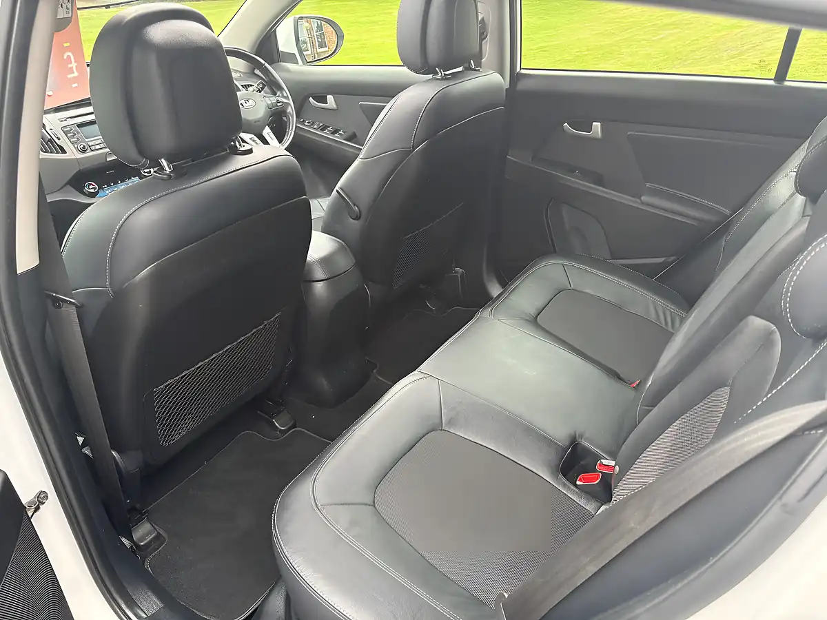 Used 2015 Kia Sportage Ecodynamics 2 White - Interior and Exterior details 16