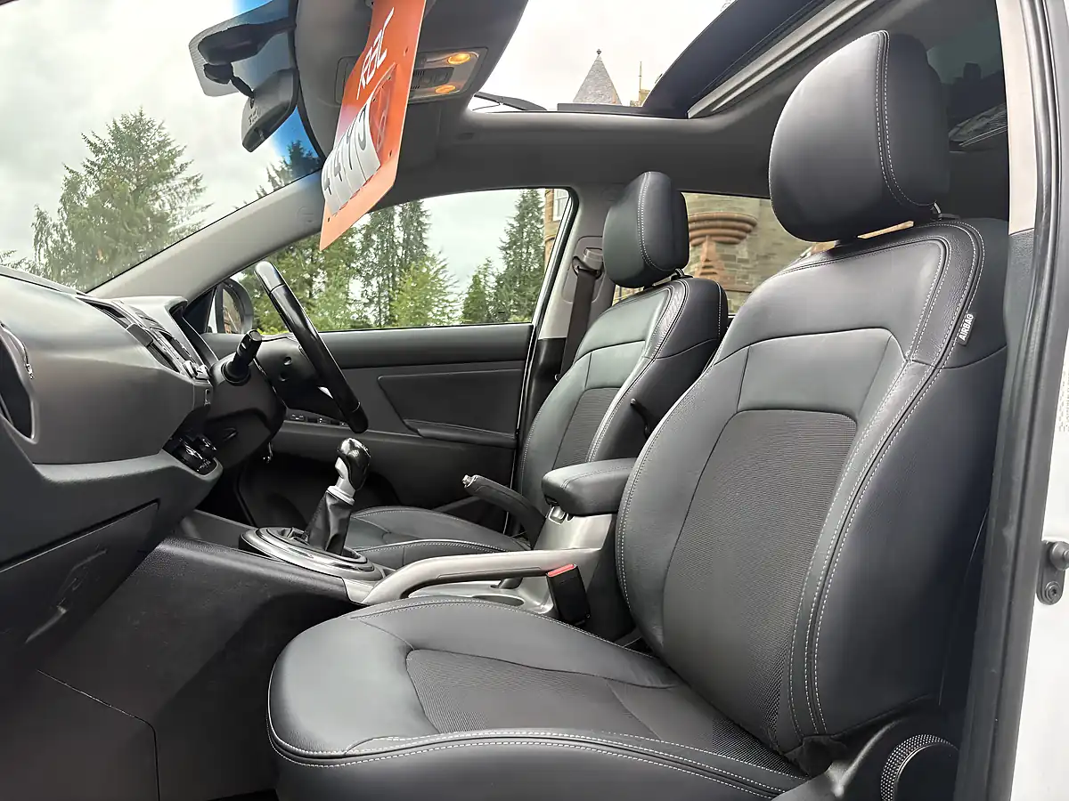 Used 2015 Kia Sportage Ecodynamics 2 White - Interior and Exterior details 17
