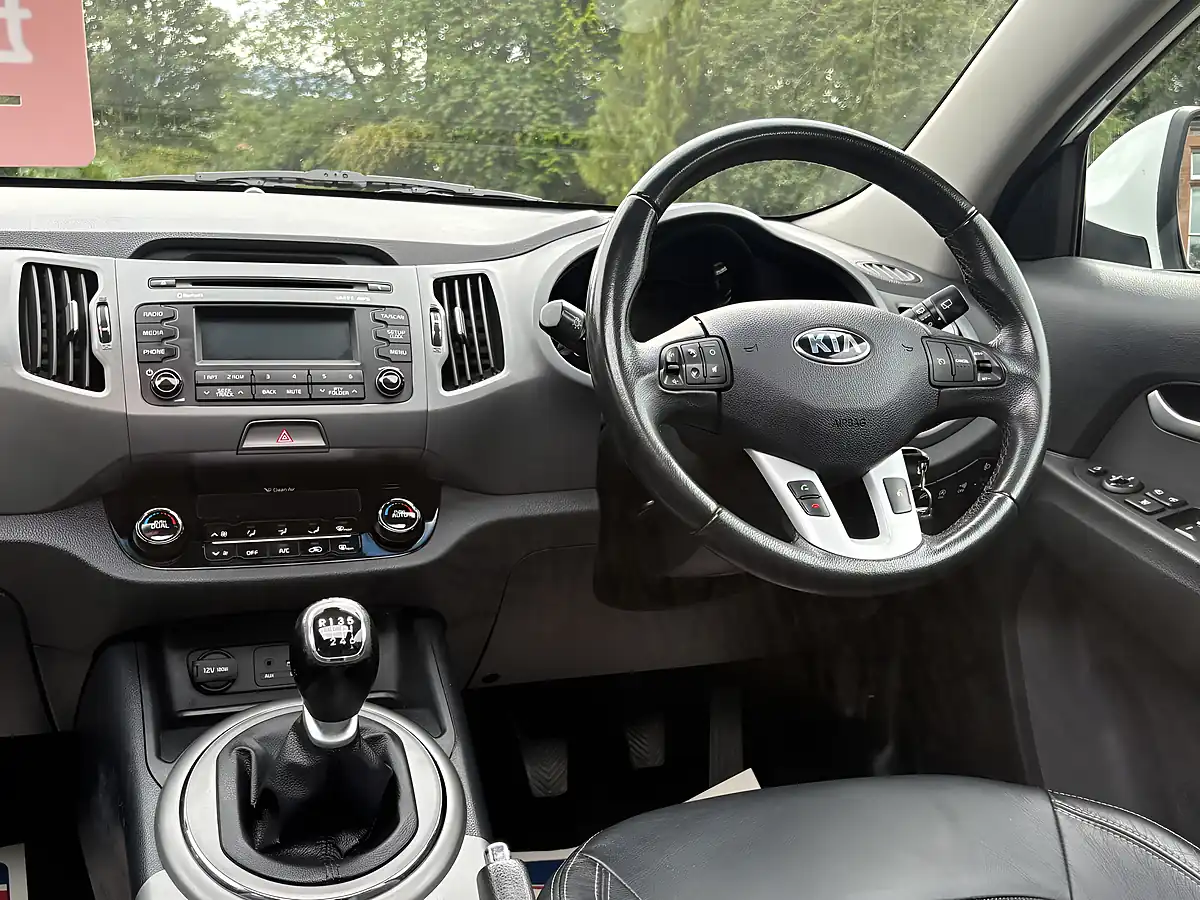 Used 2015 Kia Sportage Ecodynamics 2 White - Interior and Exterior details 9