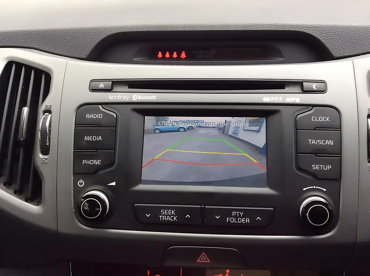 Used 2015 Kia Sportage Ecodynamics 3 Silver - Interior and Exterior details 11