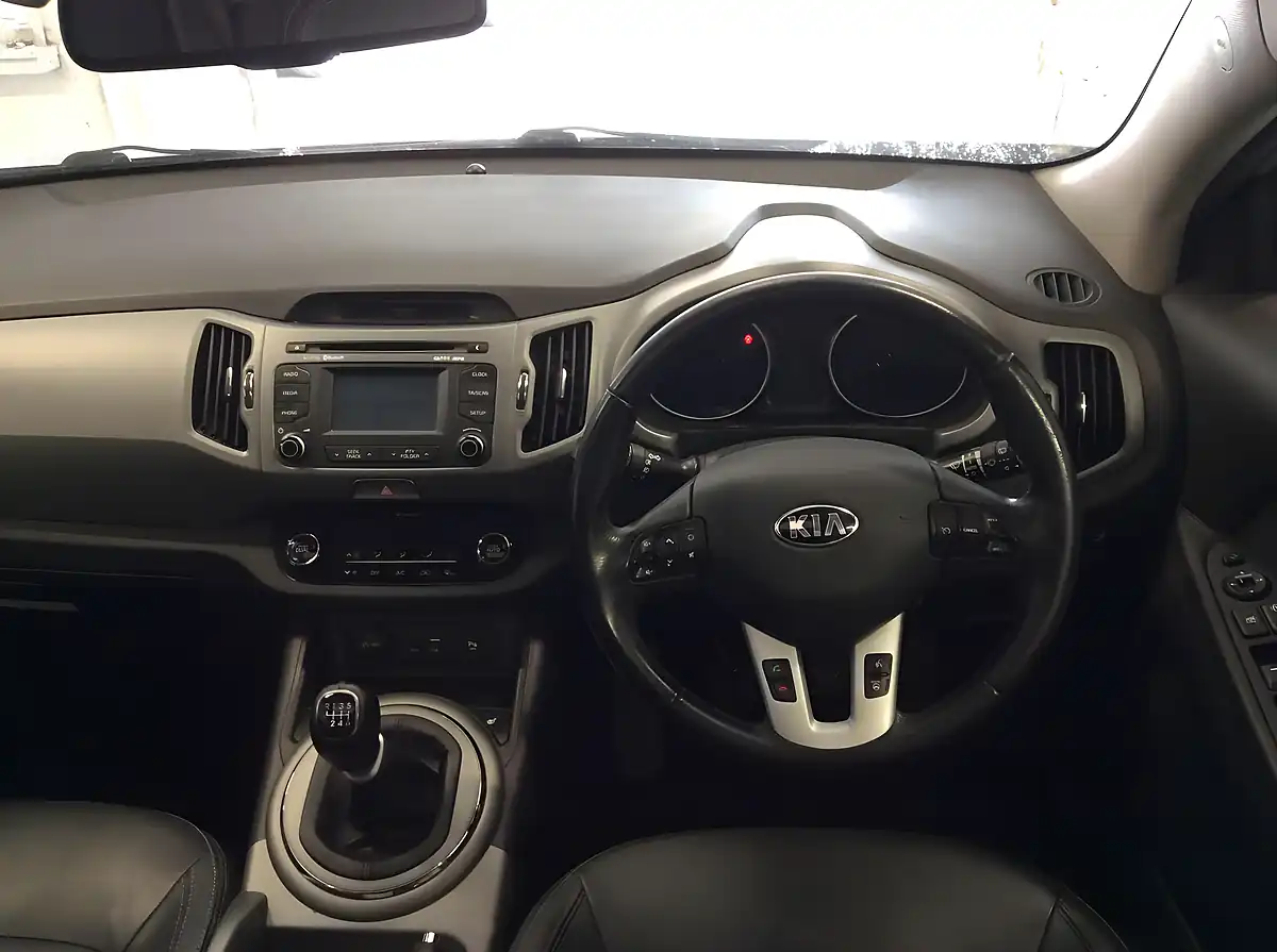 Used 2015 Kia Sportage Ecodynamics 3 Silver - Interior and Exterior details 13