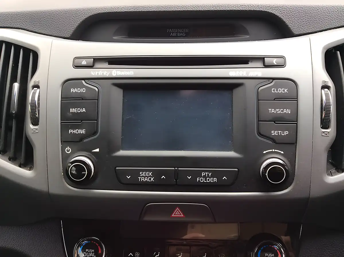 Used 2015 Kia Sportage Ecodynamics 3 Silver - Interior and Exterior details 16