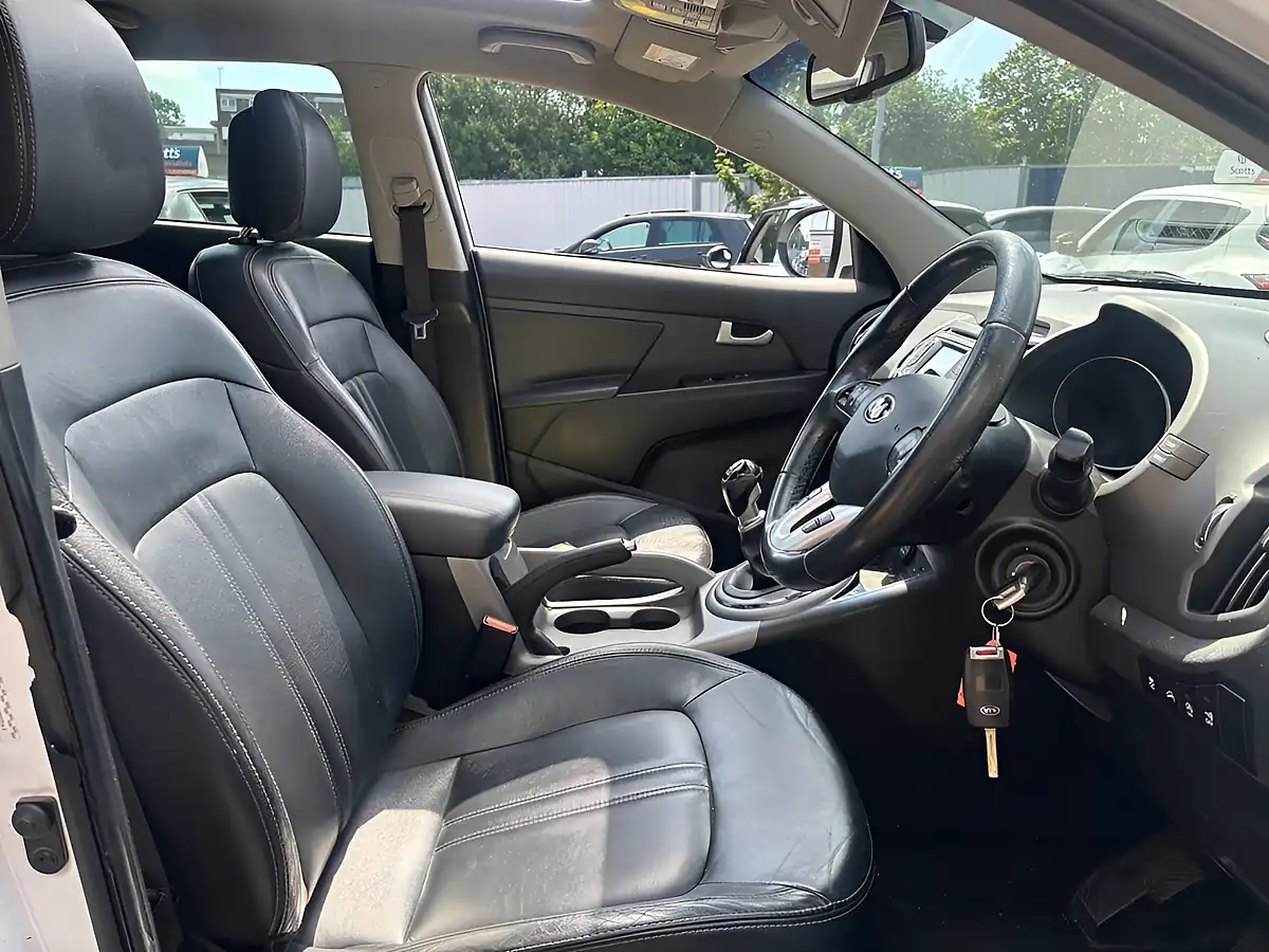 Used 2015 Kia Sportage Ecodynamics 3 White - Interior and Exterior details 10