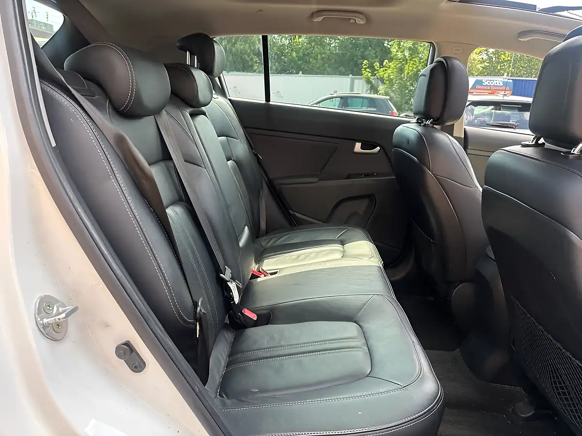 Used 2015 Kia Sportage Ecodynamics 3 White - Interior and Exterior details 12