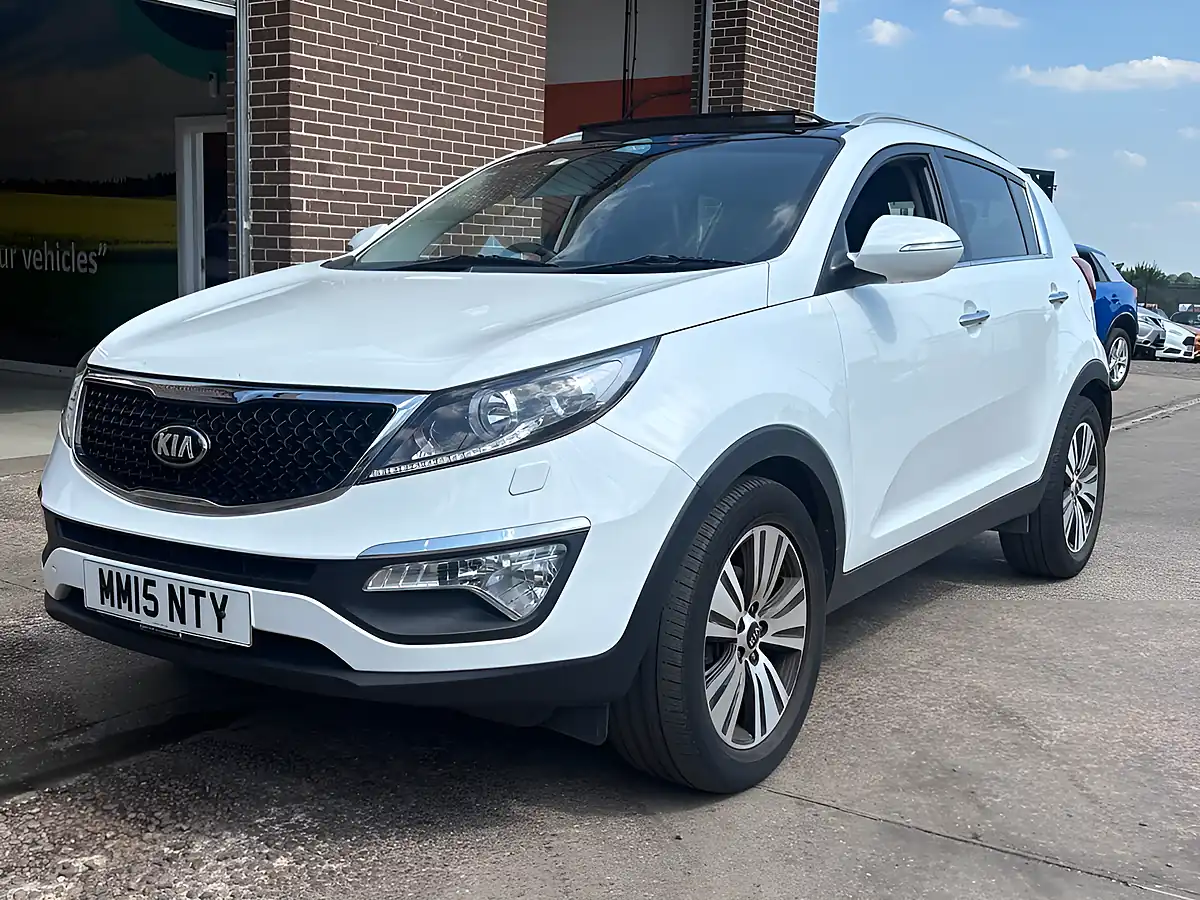 Used 2015 Kia Sportage Ecodynamics 3 White - Interior and Exterior details 3
