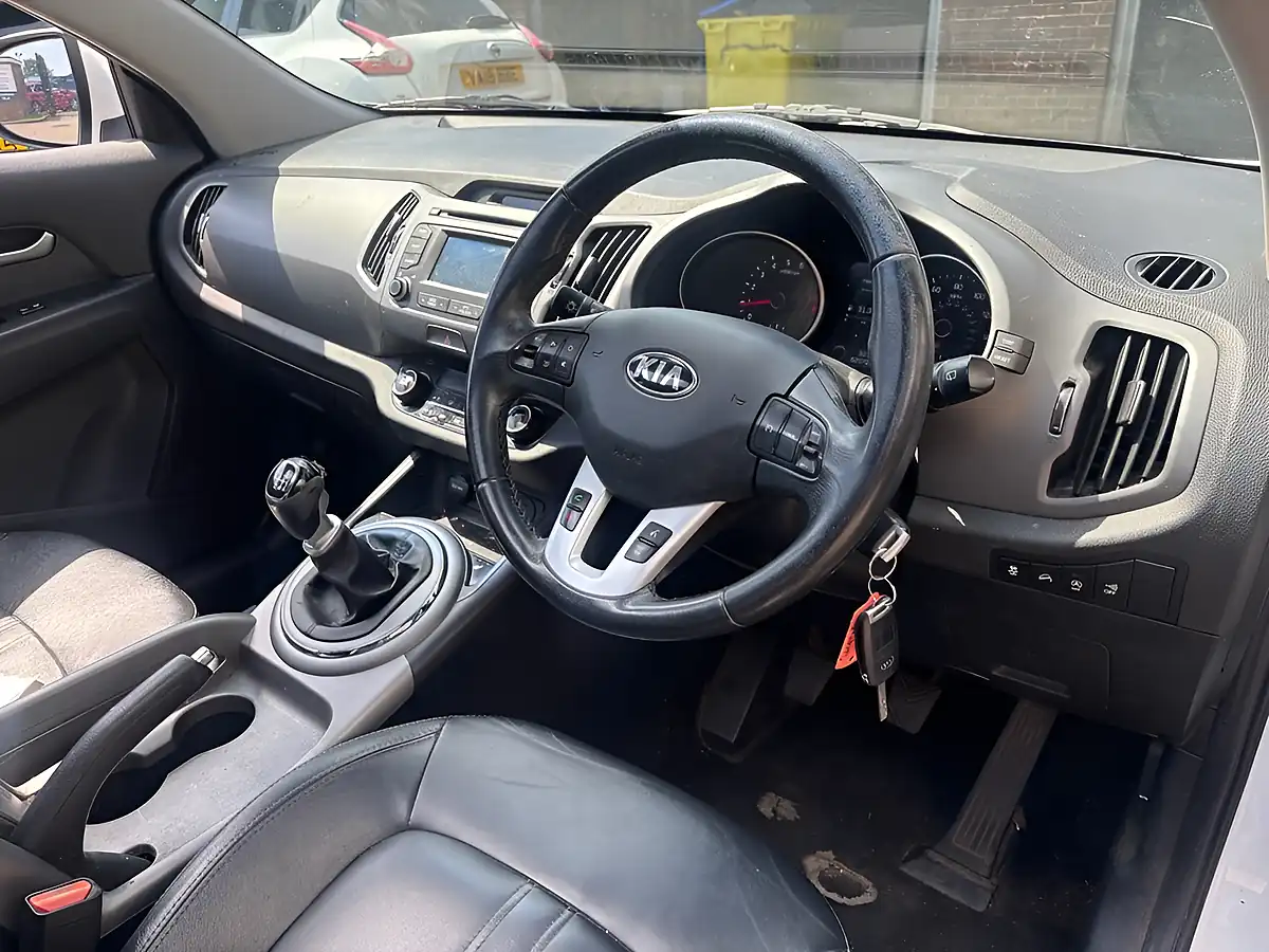 Used 2015 Kia Sportage Ecodynamics 3 White - Interior and Exterior details 9