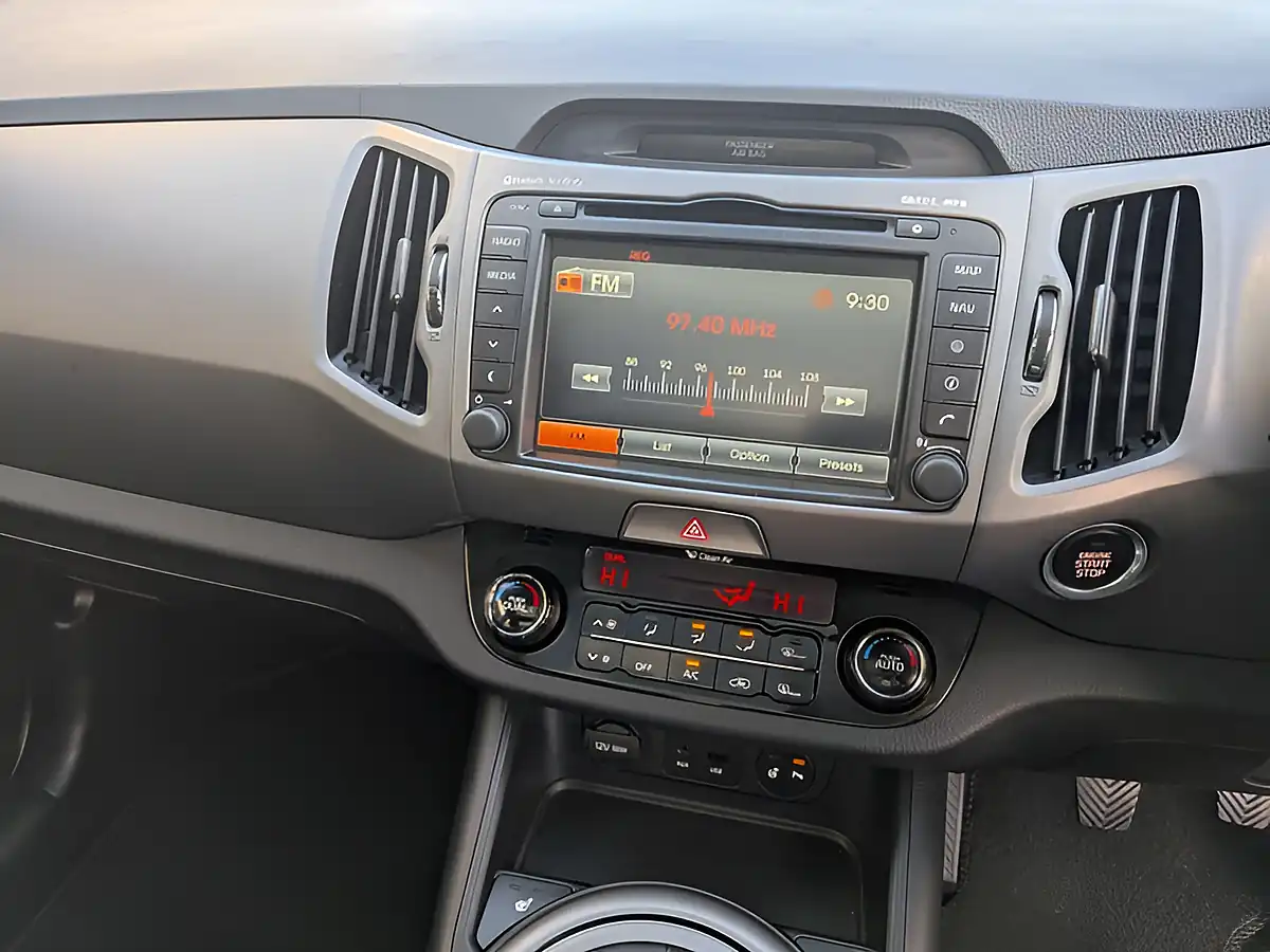 Used 2015 Kia Sportage Ecodynamics 4 White - Interior and Exterior details 11