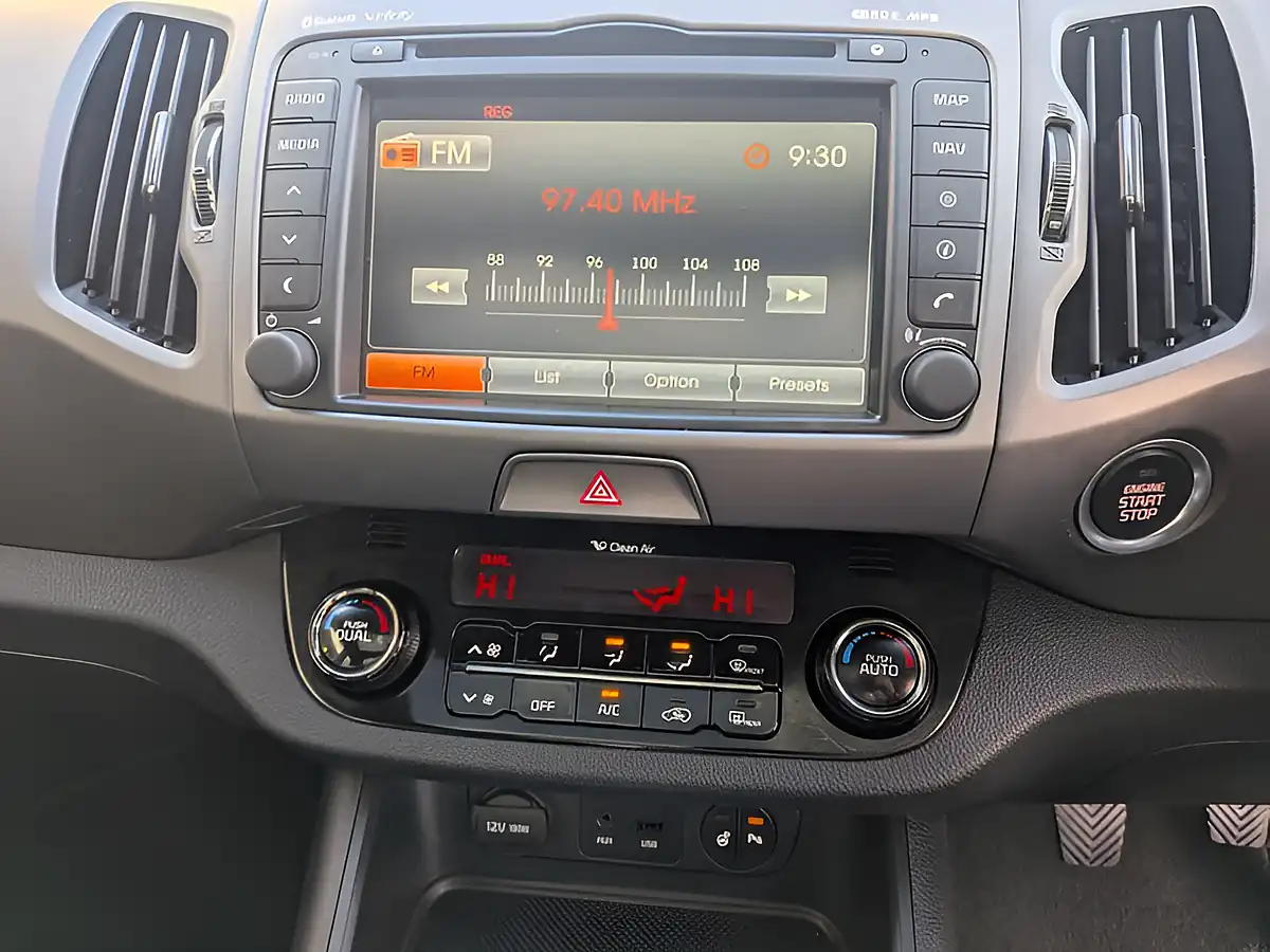 Used 2015 Kia Sportage Ecodynamics 4 White - Interior and Exterior details 12