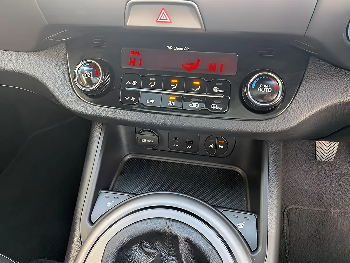 Used 2015 Kia Sportage Ecodynamics 4 White - Interior and Exterior details 13