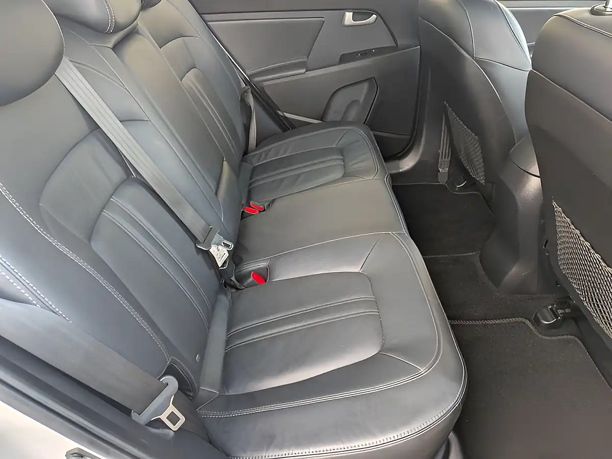 Used 2015 Kia Sportage Ecodynamics 4 White - Interior and Exterior details 18